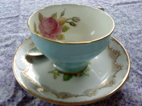 What's with the small tea cups? – Tea Angle